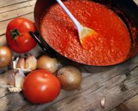 Beef and Garlic Tomato Sauce Recipe