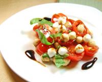 Tomatoes and Fresh Mozzarella Salad Recipe